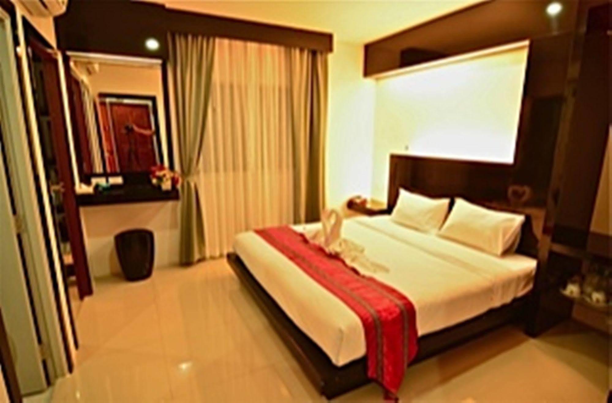 D1 Hotel Patong Beach Exterior foto