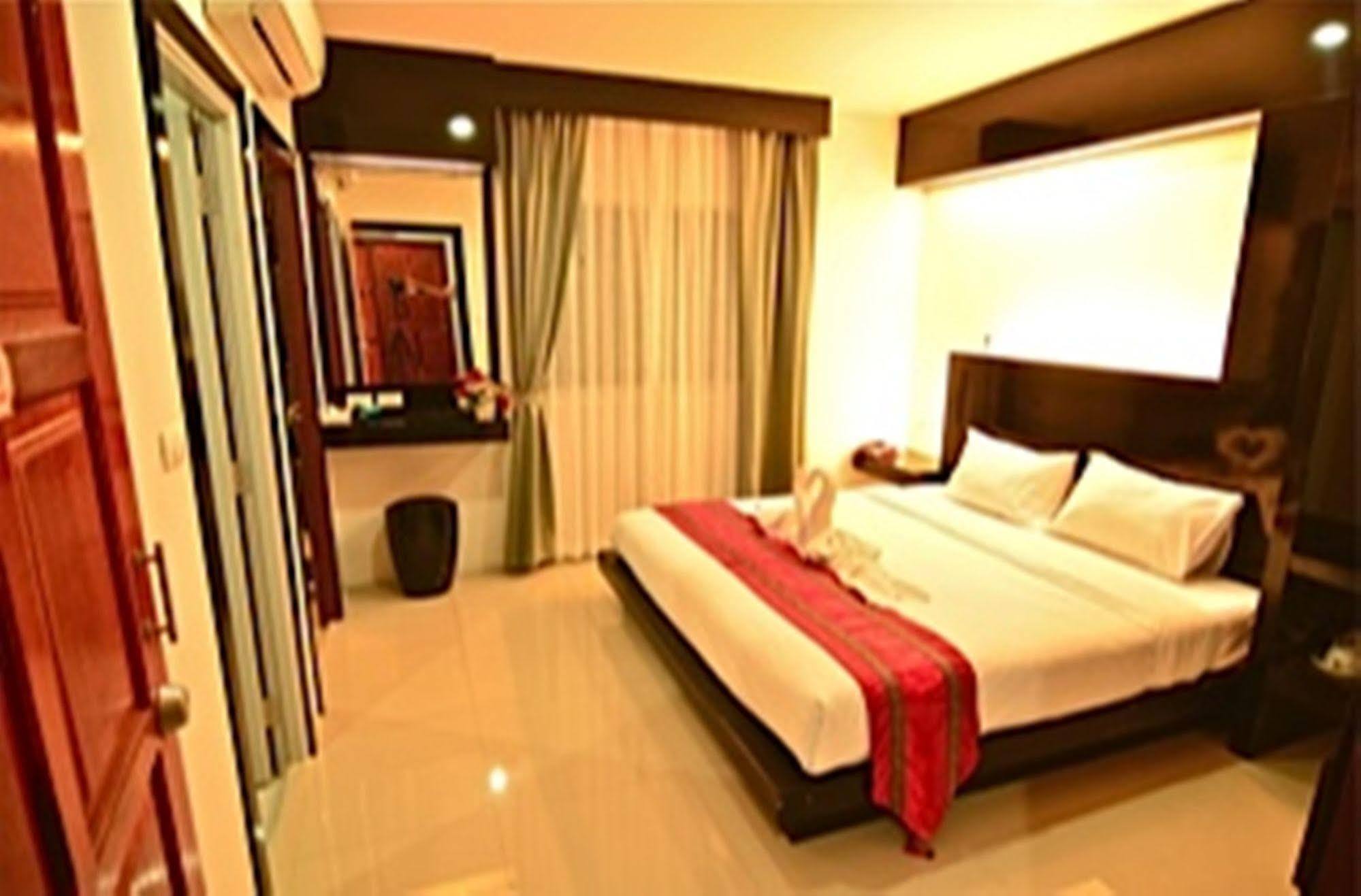 D1 Hotel Patong Beach Exterior foto