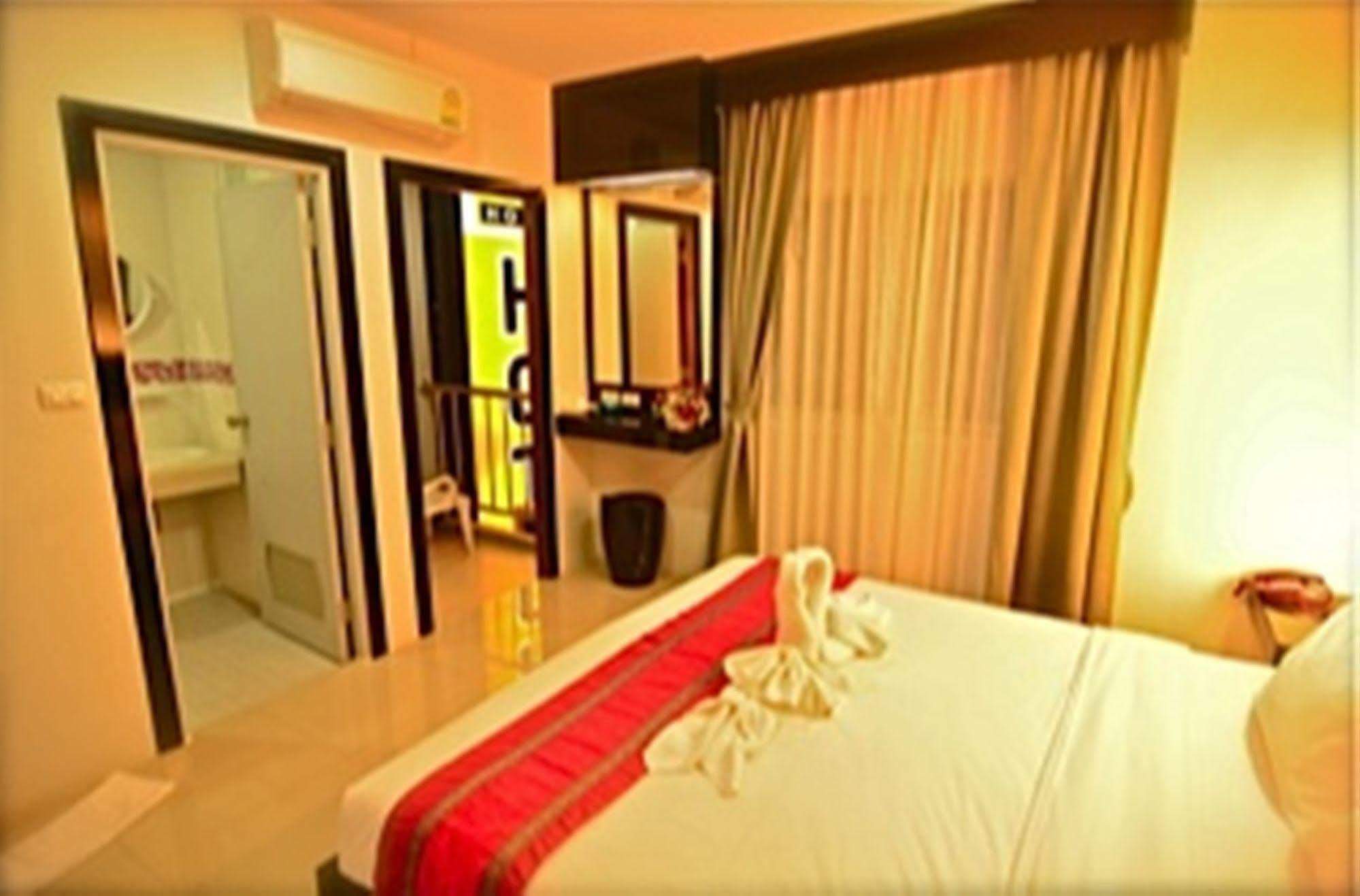 D1 Hotel Patong Beach Exterior foto