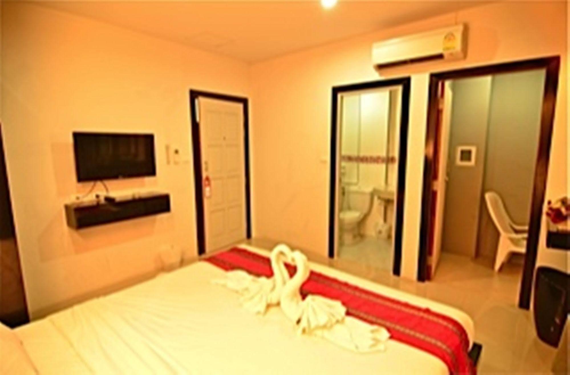 D1 Hotel Patong Beach Exterior foto